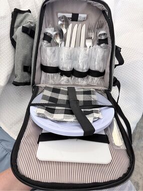 NWT Hap Tim 4 Person Picnic Backpack Set Insulated Cooler Gray